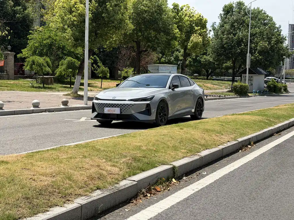 Changan UNI-V 2024 1.5T Premium купить на сайте DeffCars