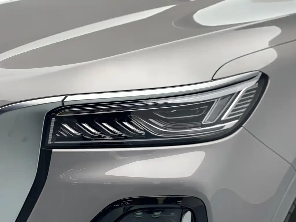 Hongqi HS5 2023 2.0T Qixiang Pro version купить на сайте DeffCars