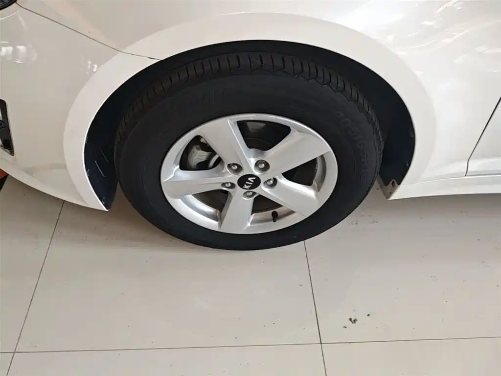 Kia K5 2015 2.0L automatic GL купить на сайте DeffCars
