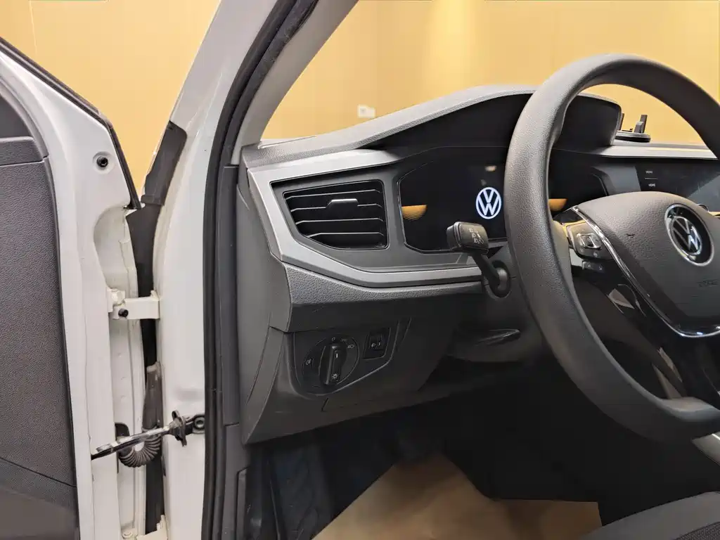 Polo 2023 facelift Plus 1.5L automatic indulgence version купить на сайте DeffCars