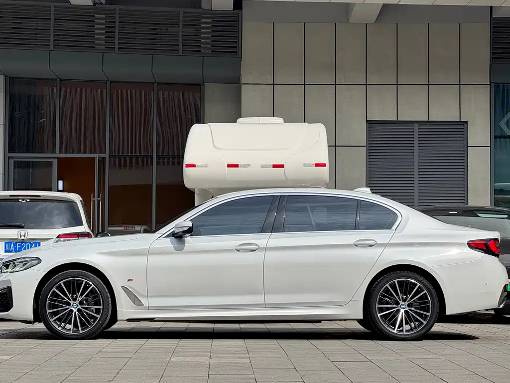 BMW 5 Series 2022 facelift 530Li leading M sports package купить на сайте DeffCars