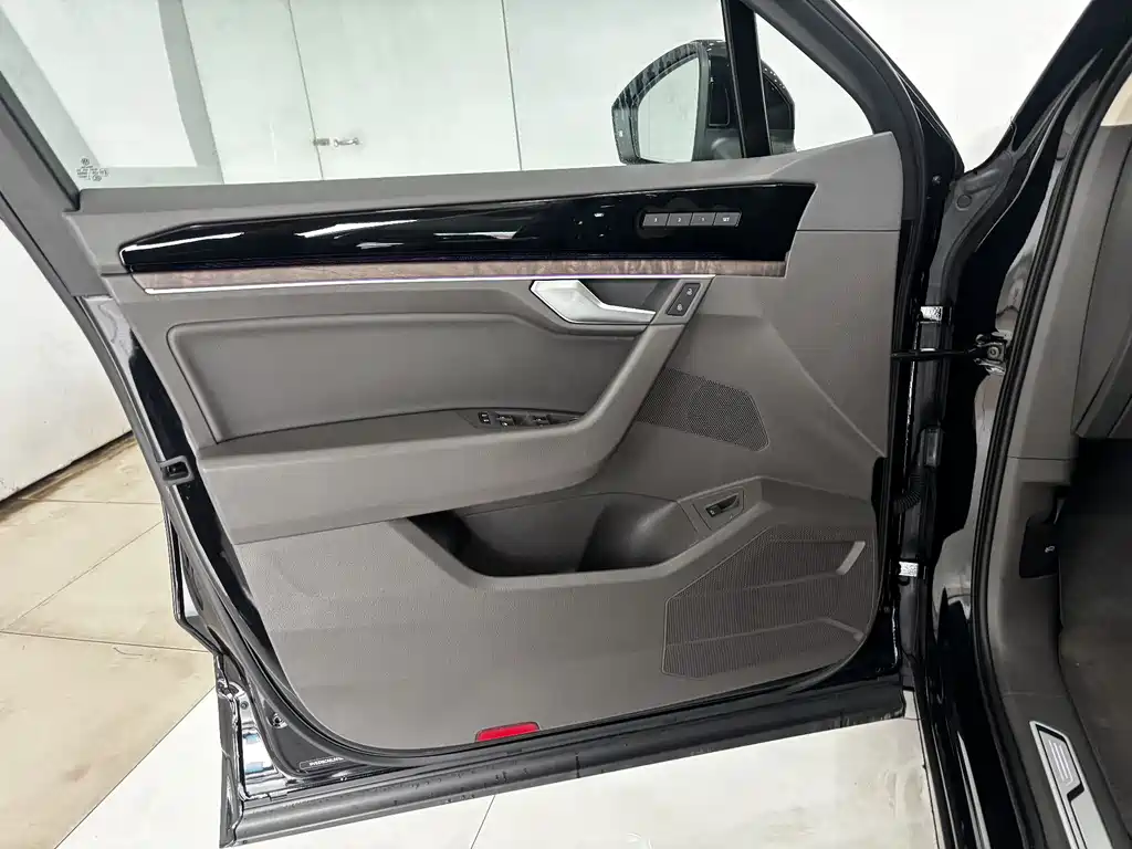 Touareg 2019 3.0TSI Ruifeng Edition National V купить на сайте DeffCars