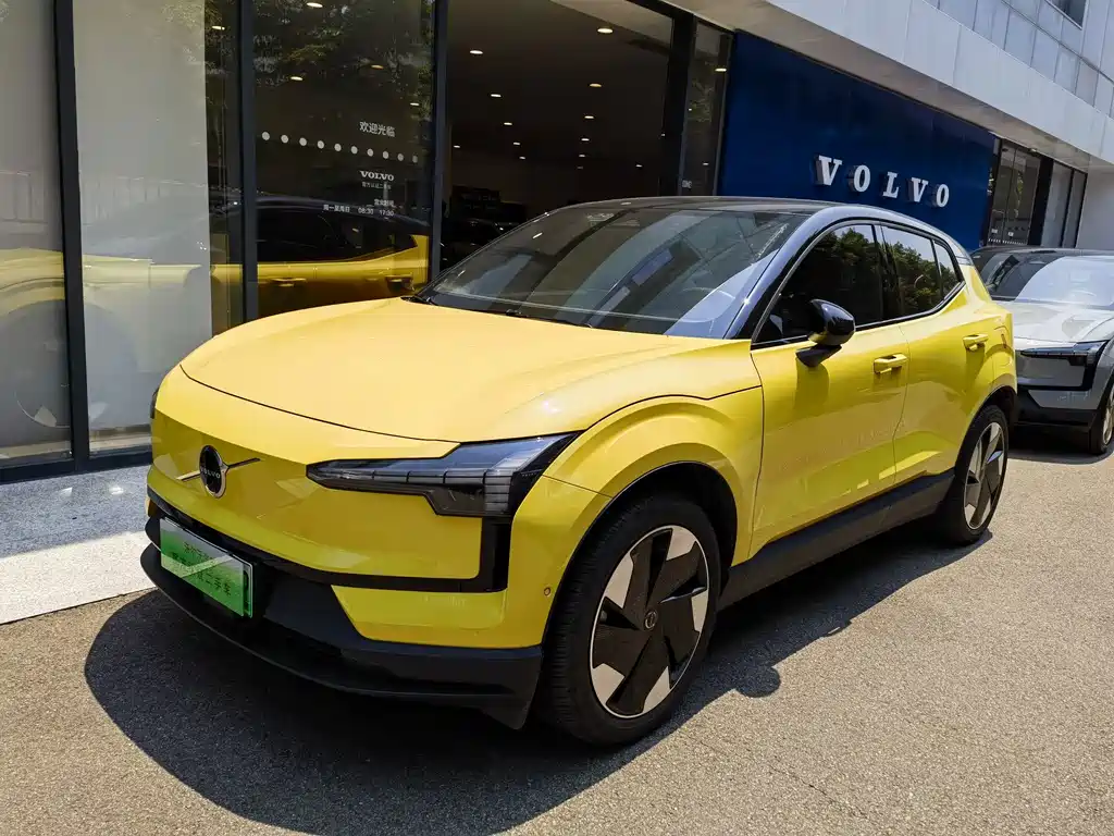 Volvo EX30 2025 Rear Drive Long Range Ultra купить на сайте DeffCars