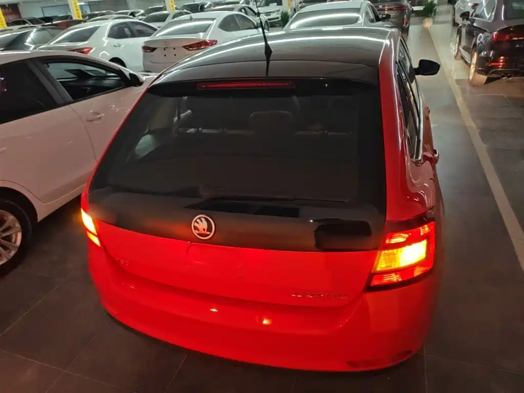 Xindong (Rapid Spaceback) 2016 facelift 1.6L automatic Senova Zhixing version купить на сайте DeffCars