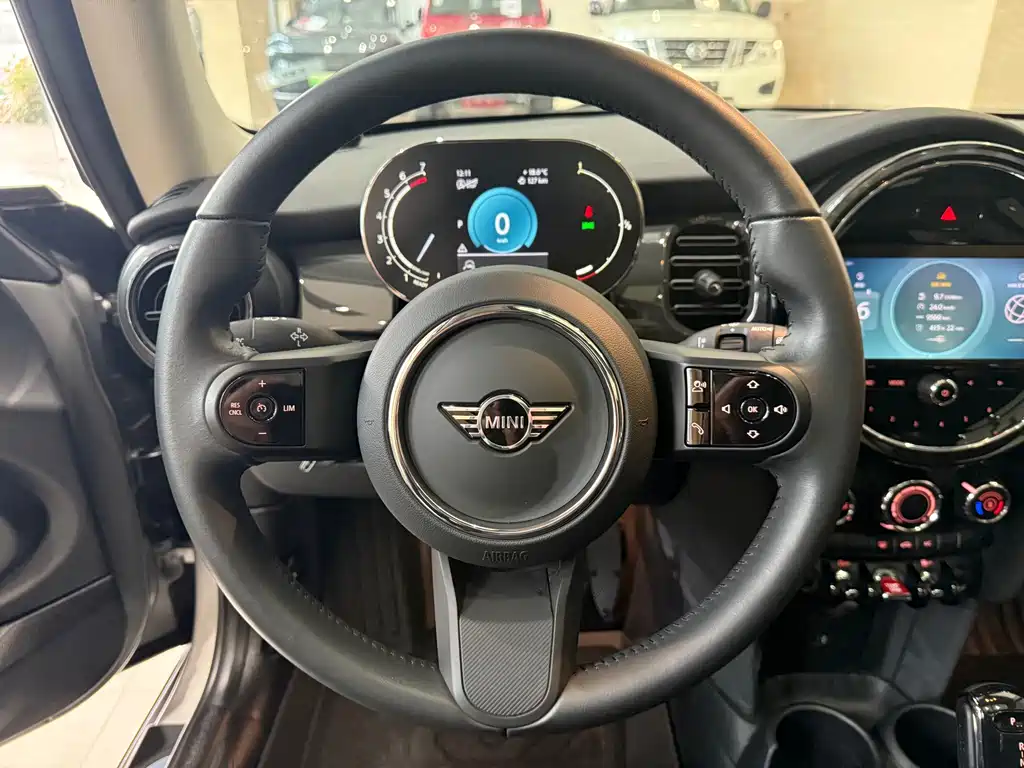 MINI 2023 1.5T ONE купить на сайте DeffCars
