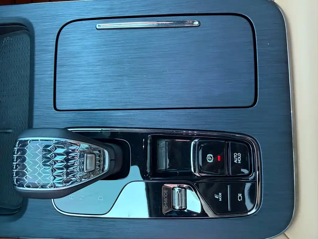Trumpchi ES9 2024 PHEV 143km Traveler Max купить на сайте DeffCars