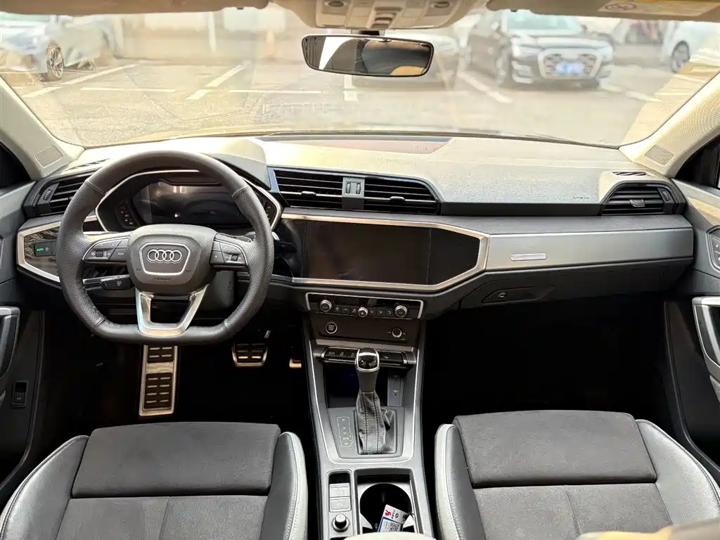 Audi Q3 2023 40 TFSI Fashionable and Dynamic купить на сайте DeffCars