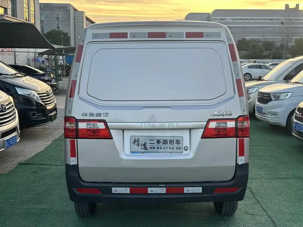 Hiace X30 2023 1.5L business van 2/5 seats air-conditioned version SWC15M купить на сайте DeffCars