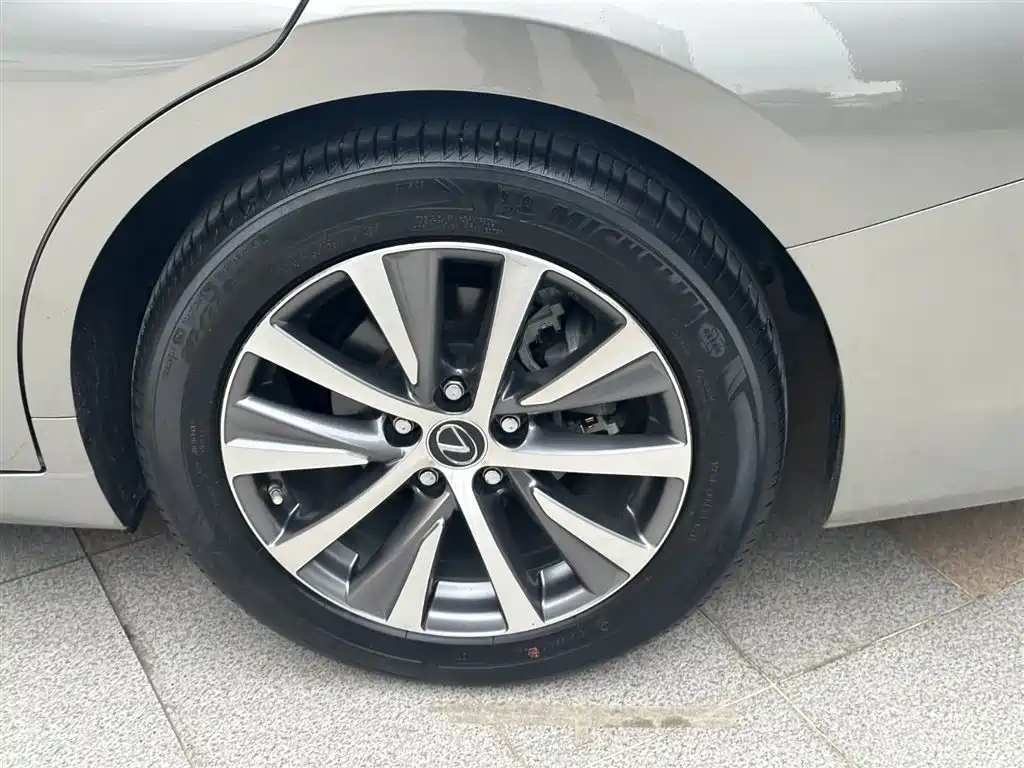 Lexus ES 2020 300h Excellence Edition купить на сайте DeffCars