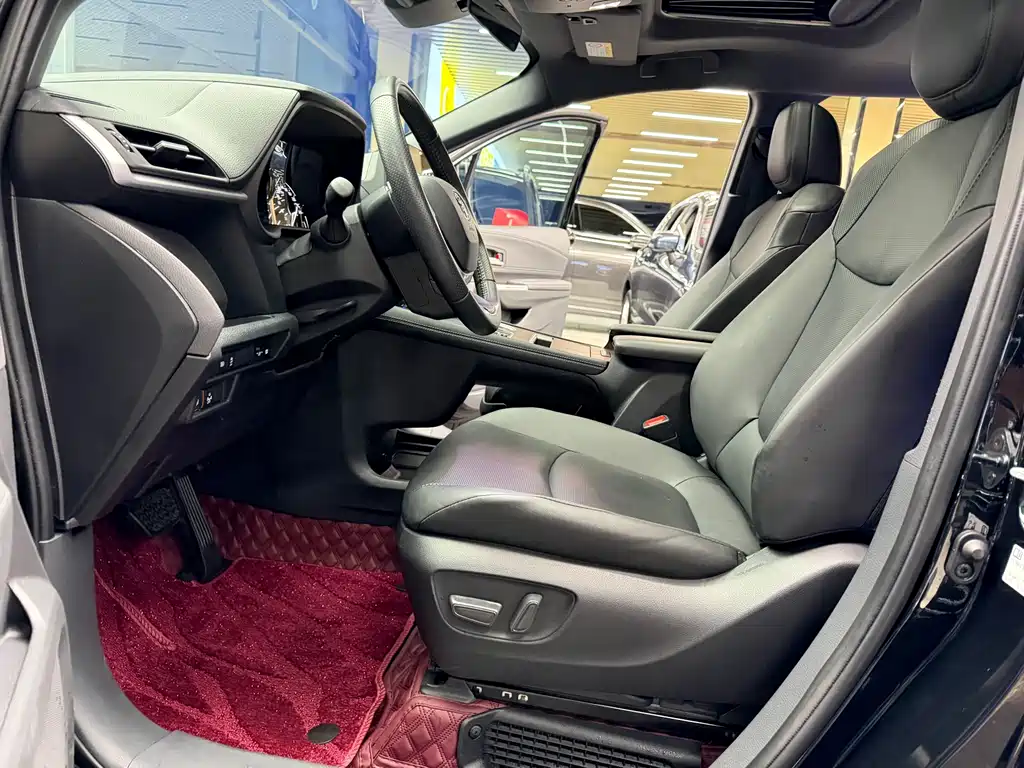 SIENNA 2024 2.5L Hybrid Deluxe Edition купить на сайте DeffCars