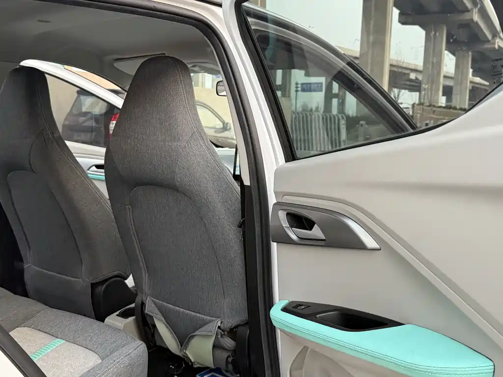 Yizhi EV3 2023 Youth Edition 320KM Luxury Model купить на сайте DeffCars