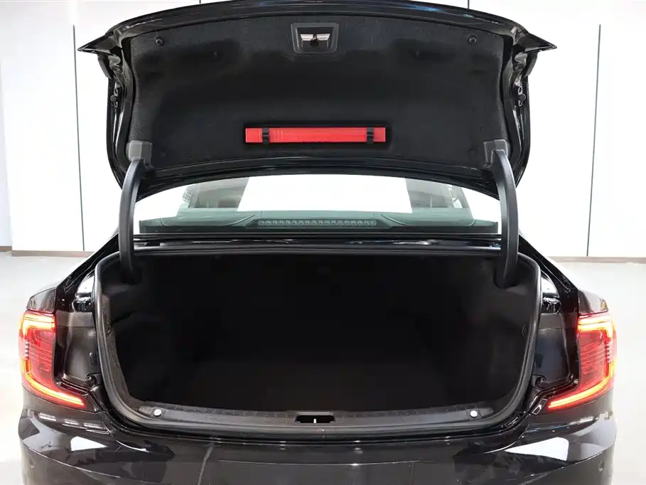 Volvo S90 2024 B5 Zhiyi Luxury Edition купить на сайте DeffCars