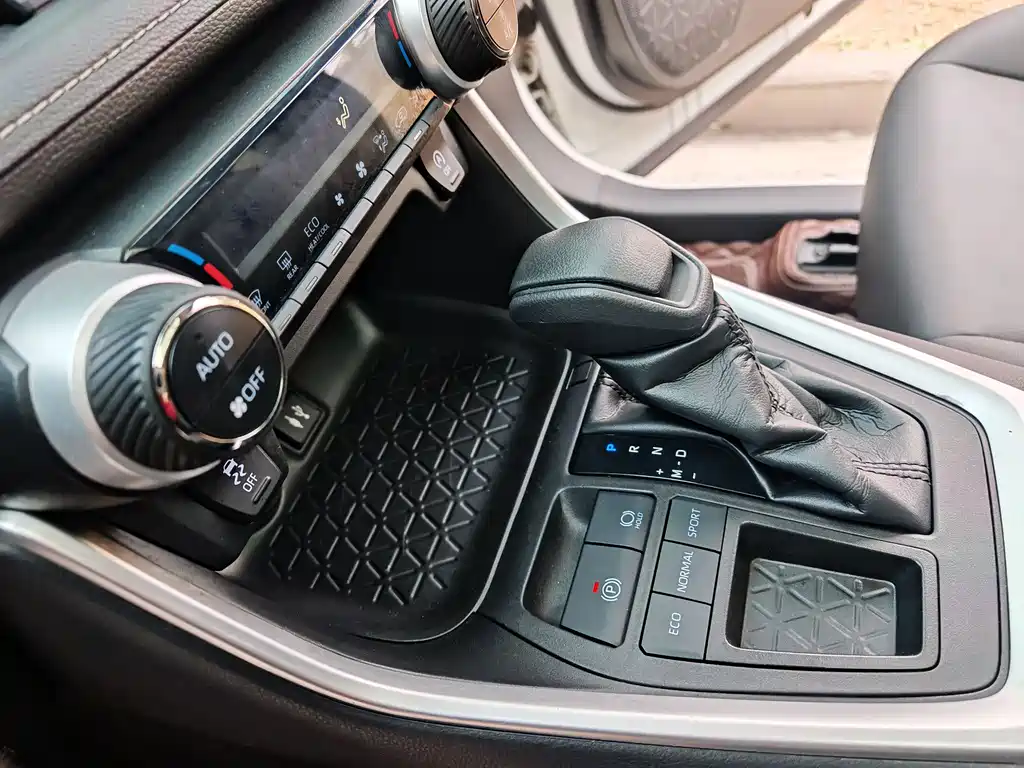 Wilanda 2021 2.0L CVT two-wheel drive luxury version купить на сайте DeffCars