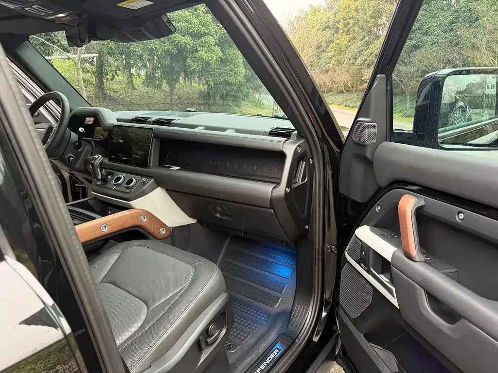 Land Rover Defender 2024 110 3.0T P400 X-DYNAMIC HSE купить на сайте DeffCars