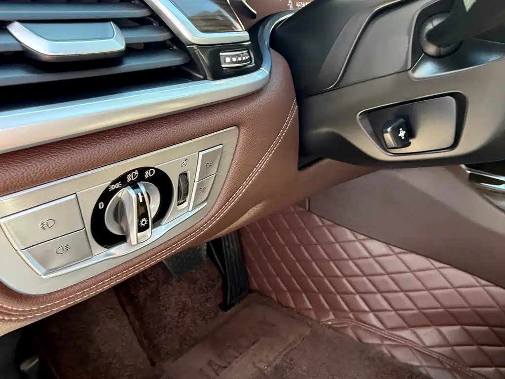 BMW 7 Series 2016 730Li Leading Model купить на сайте DeffCars