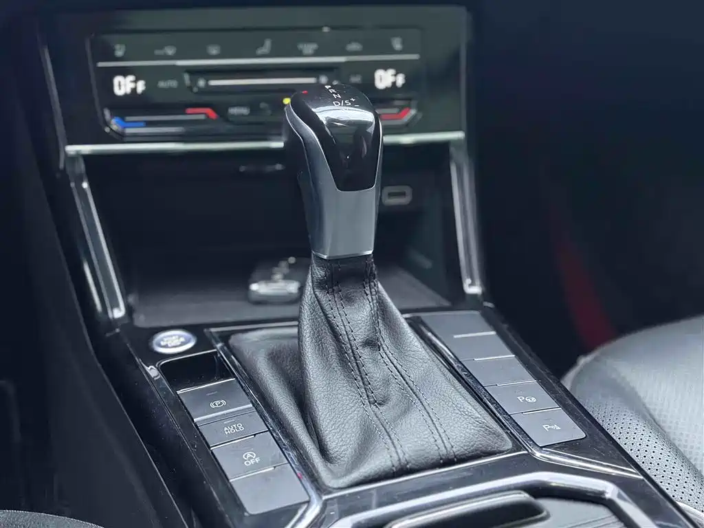 Passat 2022 330TSI Deluxe Edition купить на сайте DeffCars