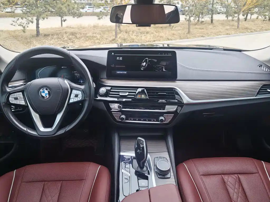 BMW 5 Series New Energy 2021 535Le Luxury Package купить на сайте DeffCars