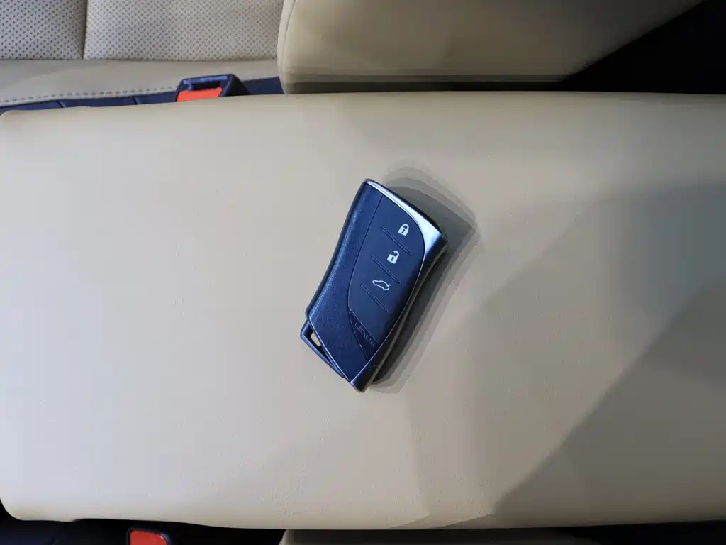 Lexus ES 2018 200 Excellence Edition National VI купить на сайте DeffCars
