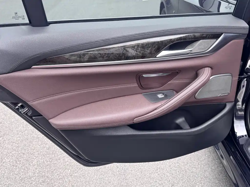 BMW 5 Series 2018 525Li Luxury Package купить на сайте DeffCars