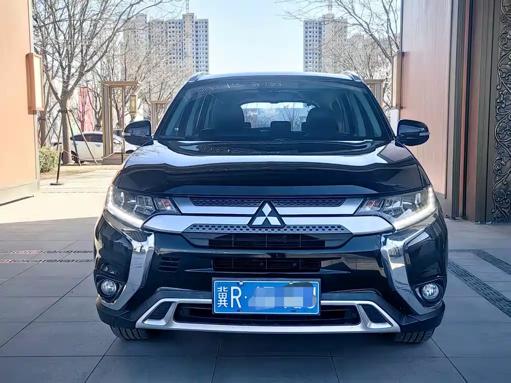 Outlander 2019 2.4L four-wheel drive exclusive version, 5 seats, National VI купить на сайте DeffCars
