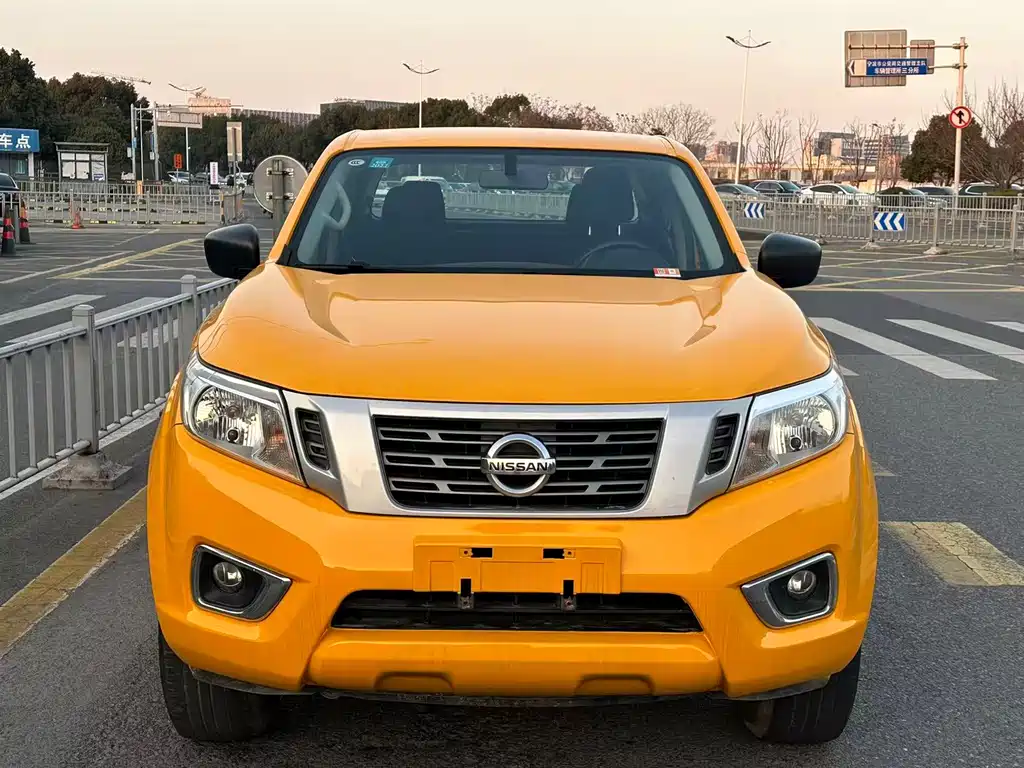 Navara 2021 2.5L facelift manual two-wheel drive smart model QR25 купить на сайте DeffCars