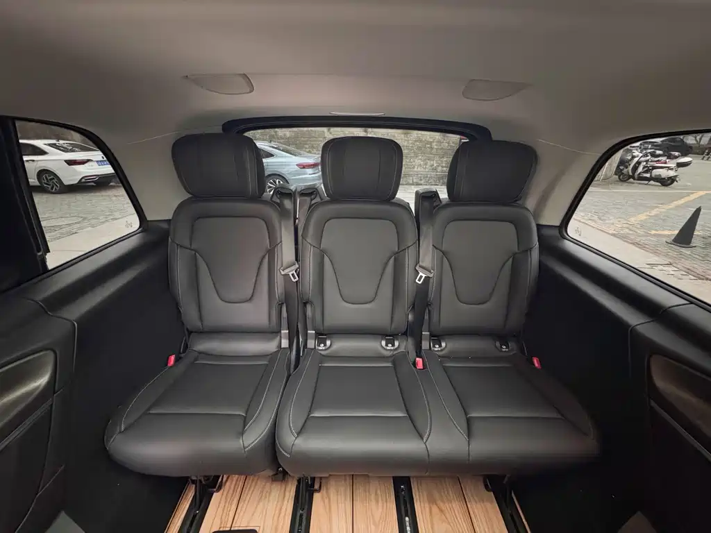 Mercedes-Benz V-Class 2024 V 300 L Long Wheelbase Luxury Edition купить на сайте DeffCars