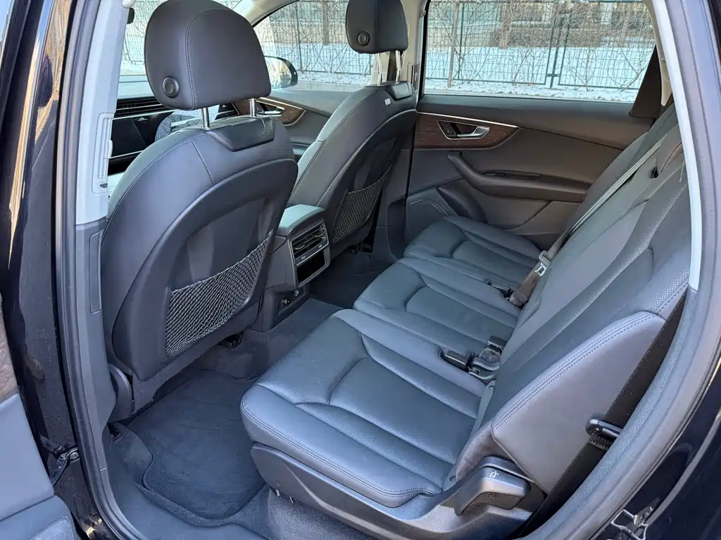 Audi Q7 2021 55 TFSI quattro S line sports version купить на сайте DeffCars