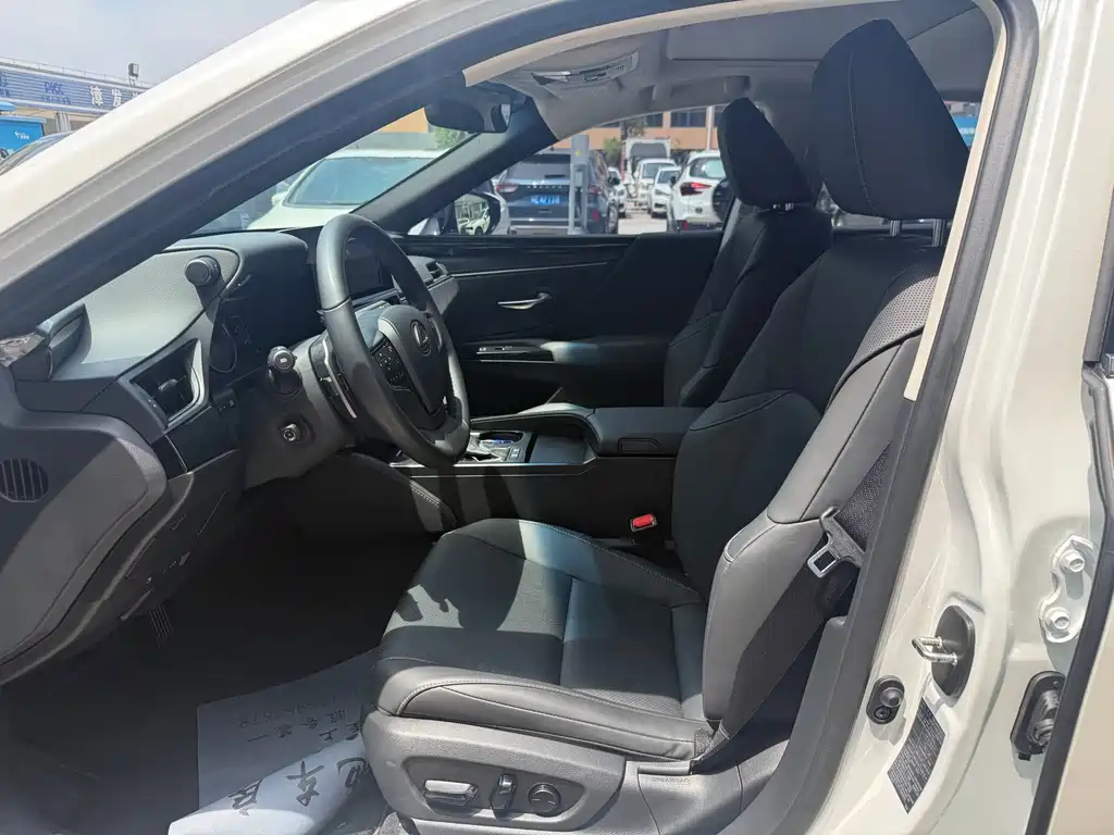 Lexus ES 2022 300h Excellence Edition купить на сайте DeffCars