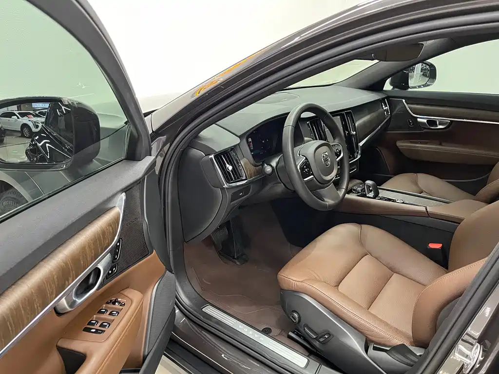 Volvo V90 2024 Cross Country B5 AWD Zhiyuan Edition купить на сайте DeffCars