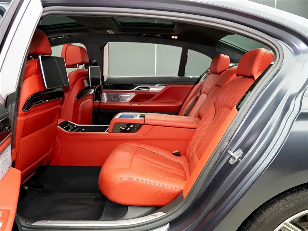 BMW 7 Series 2018 M760Li xDrive купить на сайте DeffCars