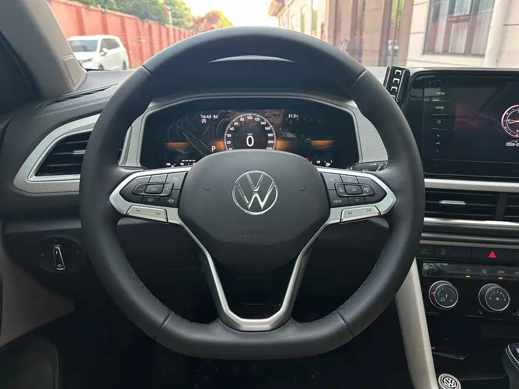 T-ROC 2023 280TSI DSG two-wheel drive time version купить на сайте DeffCars