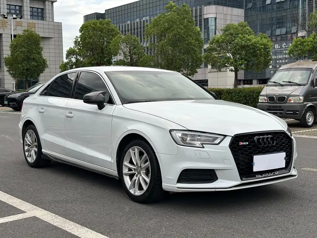 Audi A3 2018 30th Anniversary Limousine 35 TFSI Fashion купить на сайте DeffCars