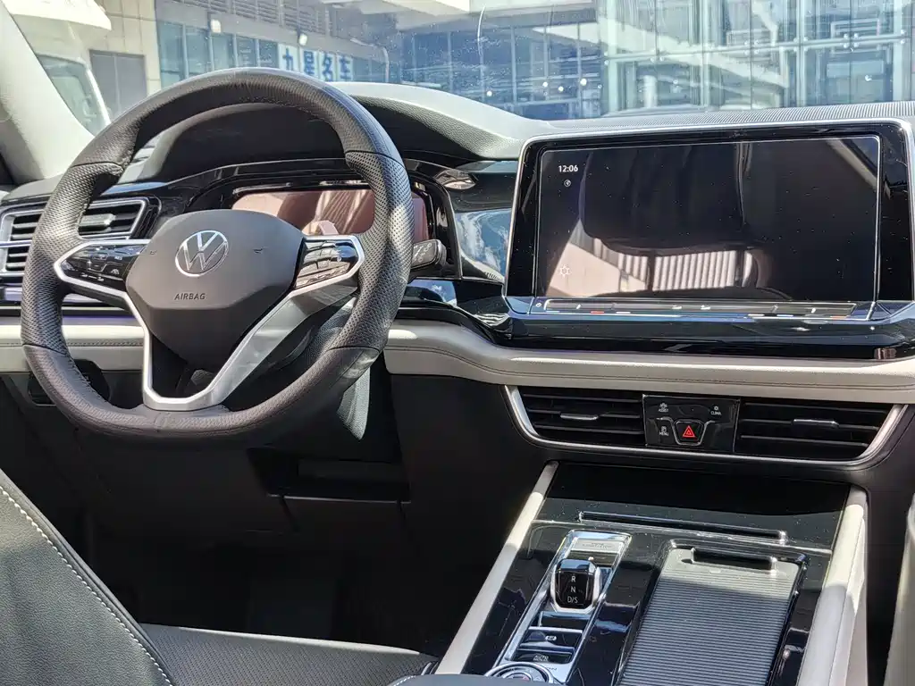 Touron 2024 530 V6 four-wheel drive luxury version купить на сайте DeffCars