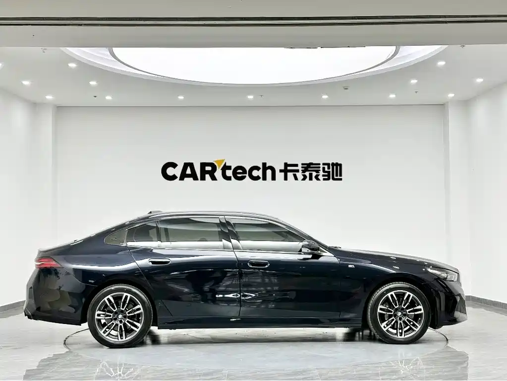 BMW 5 Series 2024 530Li Leading M Sports Package купить на сайте DeffCars