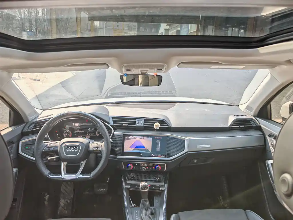 Audi Q3 2023 35 TFSI Fashionable and Dynamic (1.4T) купить на сайте DeffCars