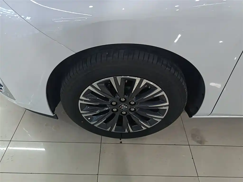Buick GL8 2025 Lu Zun Exclusive Edition купить на сайте DeffCars