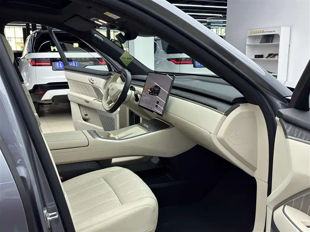 Ledo L90 2025 Ultra six-seater version купить на сайте DeffCars
