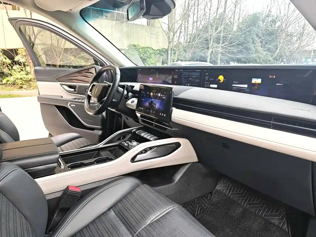 Voyager 2023 2.0T four-wheel drive Zunrui version купить на сайте DeffCars