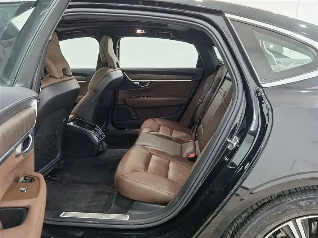Volvo S90 2021 B5 Zhiyuan Luxury Edition купить на сайте DeffCars
