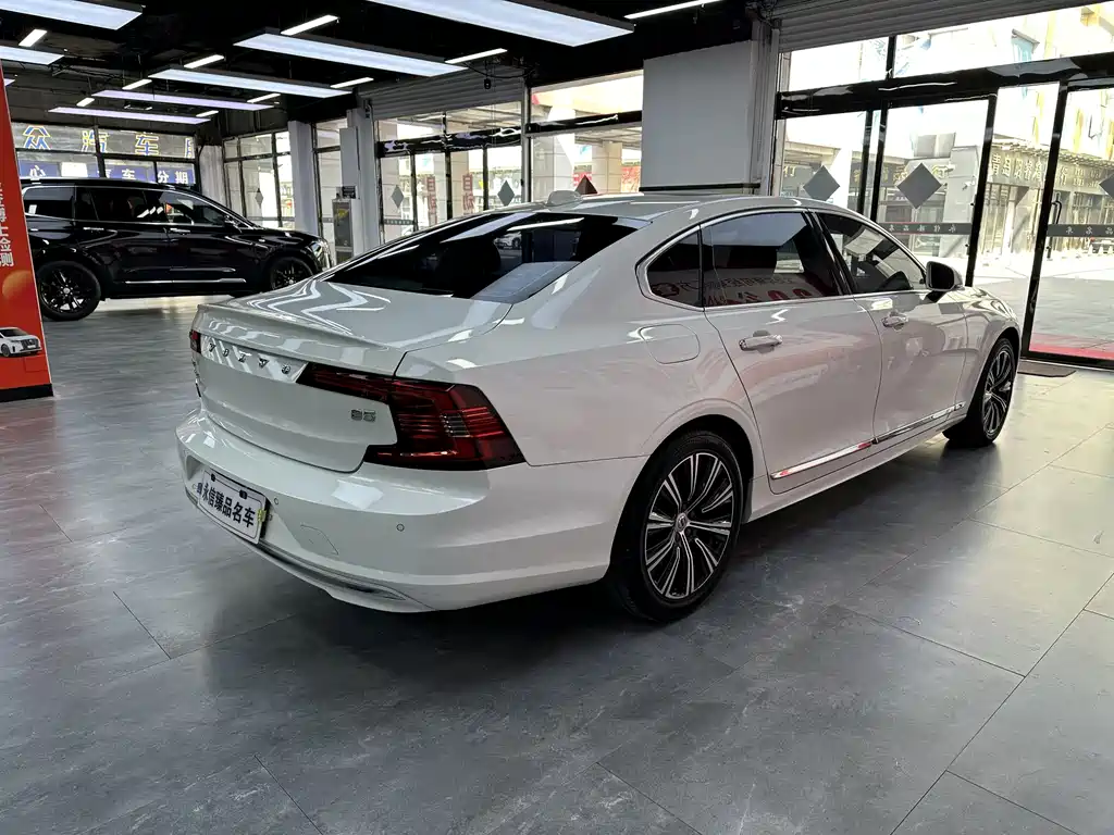 Volvo S90 2021 B5 Zhiyuan Luxury Edition купить на сайте DeffCars