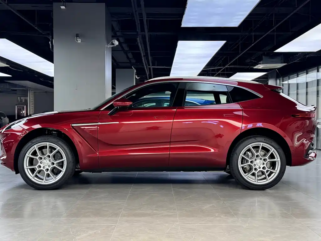 Aston Martin DBX 2024 4.0T V8 купить на сайте DeffCars