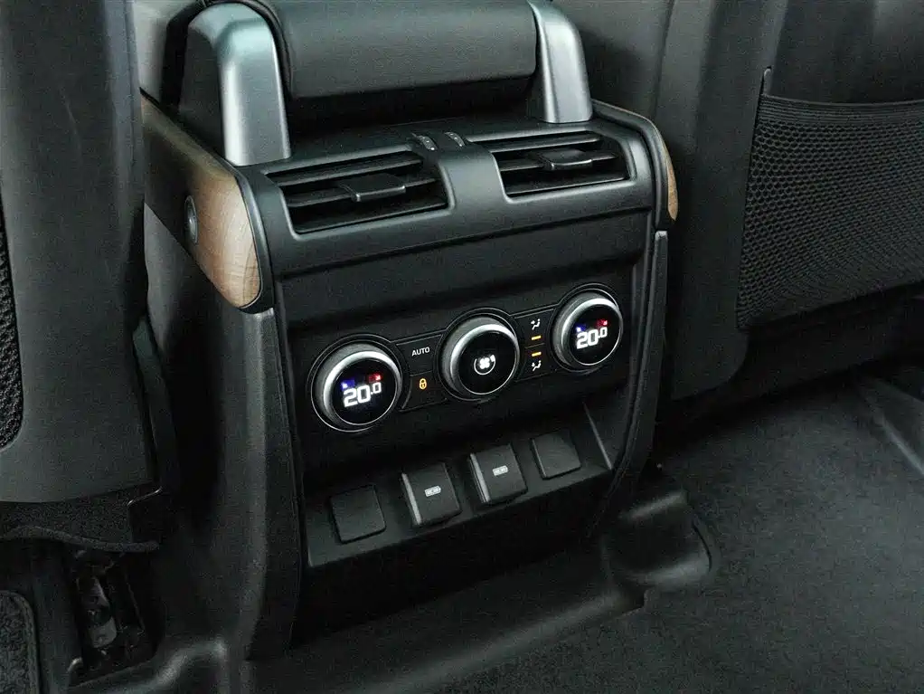 Land Rover Defender 2024 110 3.0T P400 X-DYNAMIC HSE купить на сайте DeffCars