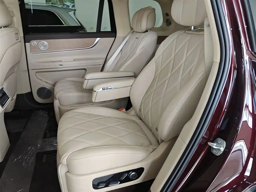 Wenjie M9 2025 extended range Ultra version 52kWh 6-seater version 192-line lidar) купить на сайте DeffCars