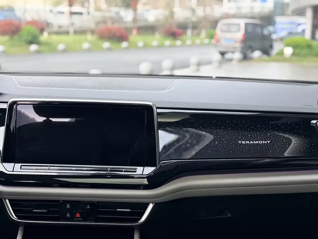 Touron 2023 380TSI four-wheel drive luxury version купить на сайте DeffCars