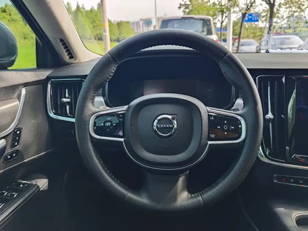 Volvo S90 2018 T4 Zhiyi Edition купить на сайте DeffCars