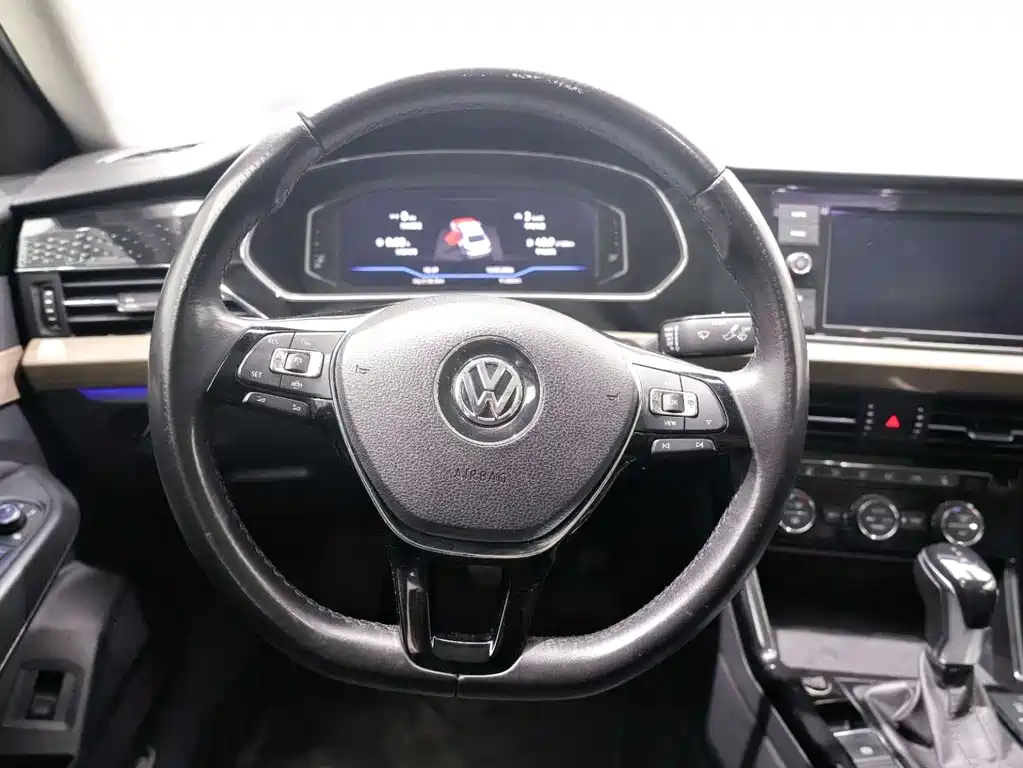 Passat 2019 330TSI Deluxe Edition National VI купить на сайте DeffCars
