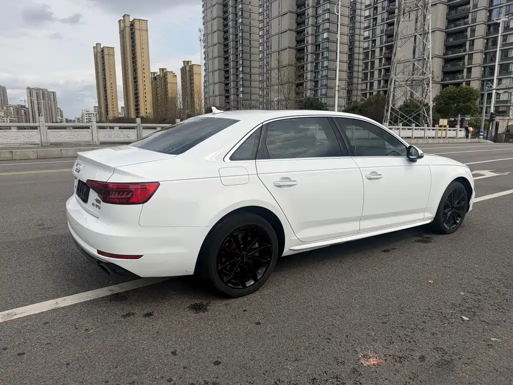 Audi A4L 2017 40 TFSI Fashion купить на сайте DeffCars