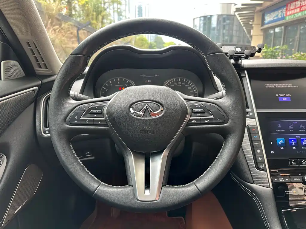 Infiniti Q50L 2018 2.0T Premium Edition National VI купить на сайте DeffCars