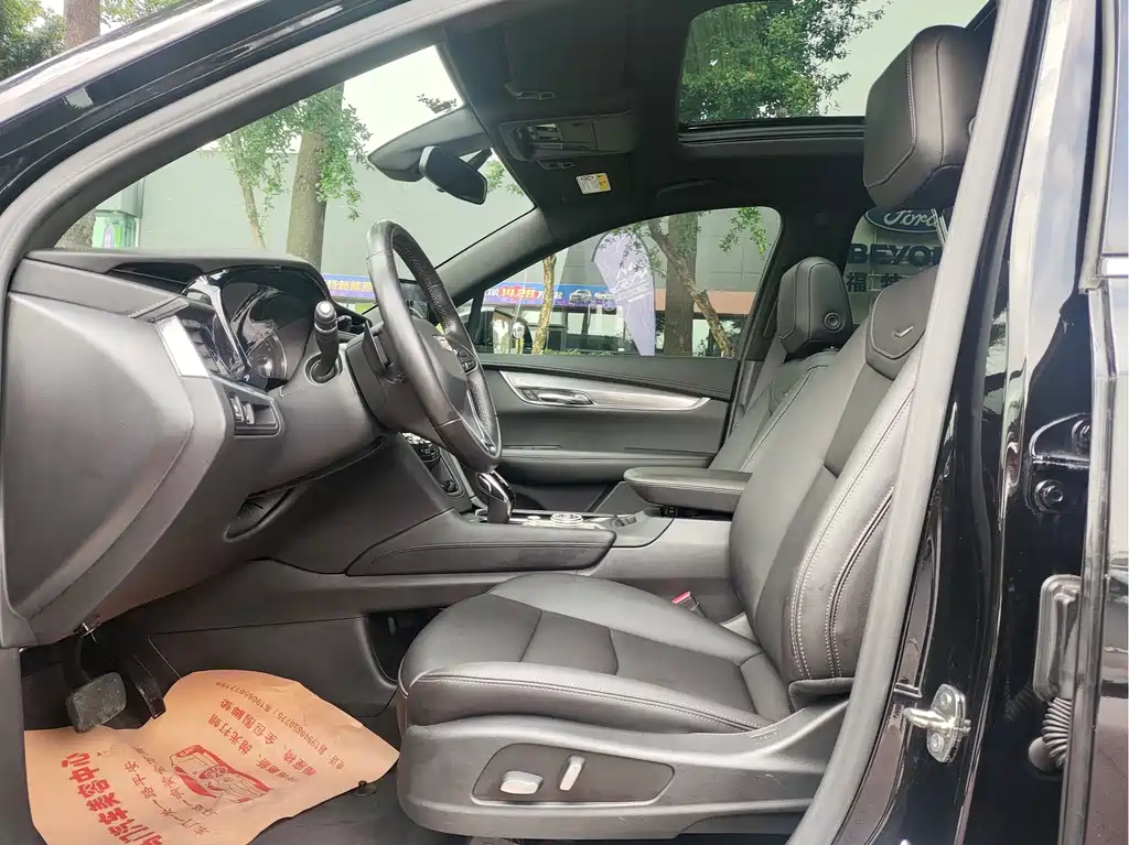 Cadillac XT6 2021 28T six-seat four-wheel drive stylish model купить на сайте DeffCars
