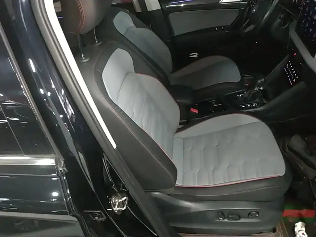 Tiguan L 2023 330TSI automatic two-wheel drive R-Line flagship version купить на сайте DeffCars
